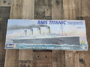 Revell RMS Titanic 1:570 Scale Model Kit Sealed Box Damaged NIB
